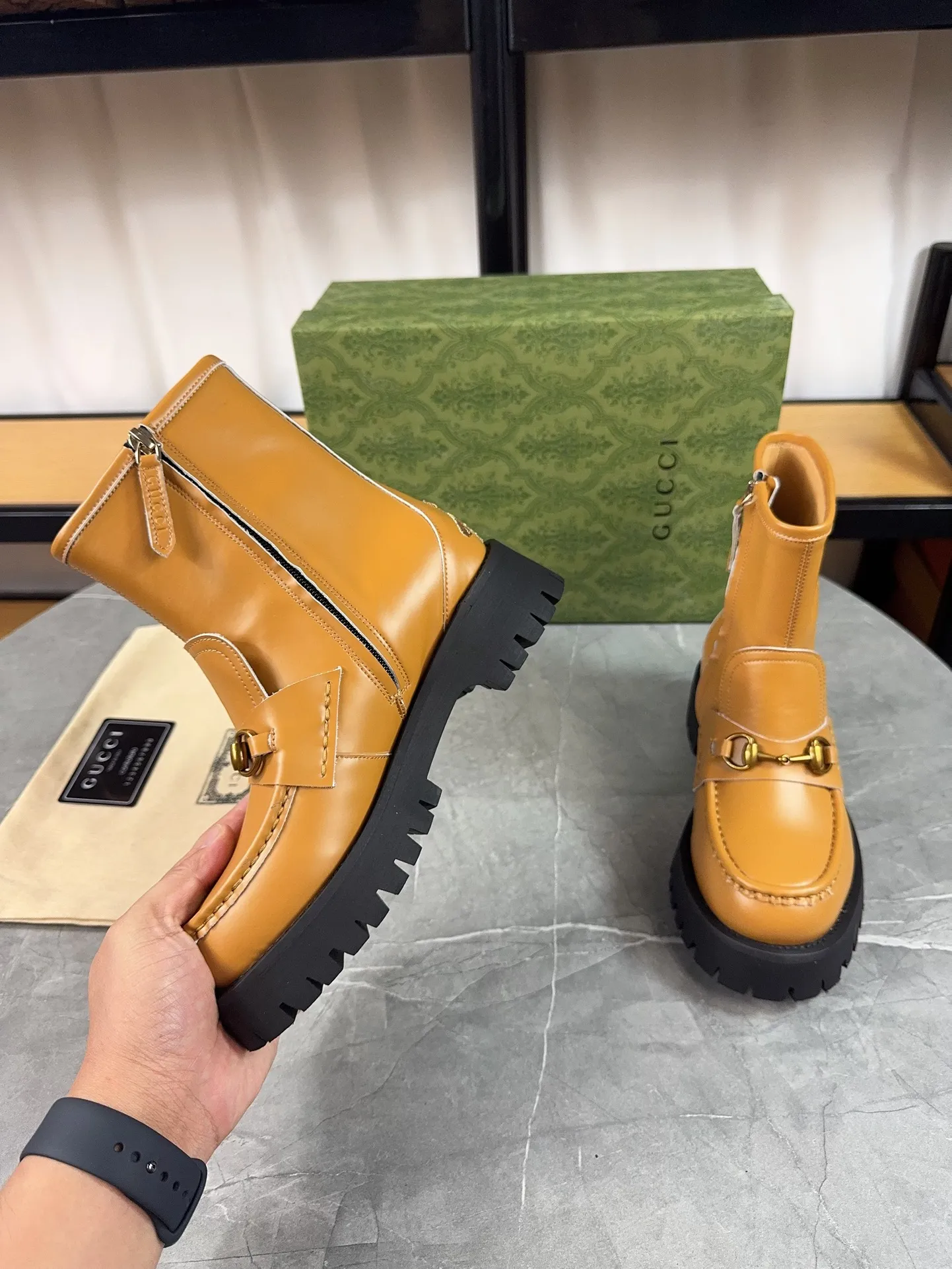 Men's shoes 💰640💰 New model from Gucci, double GG groove thick-soled loafers. The original version is made 1:1. Super beautiful quality, classic model at the counter. ❶Upper: original open-edge beaded cowhide ❷Inner lining: water-dyed cowhide ❸Feet: water-dyed cowhide ❹Outsole: ultra-light original sole ❺thick sole heightening: 3.5cn ❻Packing: original packaging ❼Number: 35-42 (41 41 customized, non-refundable) Men's model: 38-46 (45, 46 customized, non-refundable)